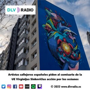 Artistas callejeros españoles piden al comisario de la UE Virginijus Sinkevičius acción por los océanos