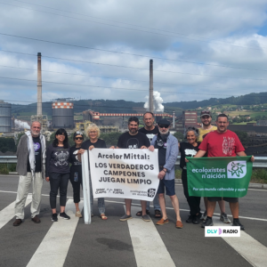 Ecoloxistes n'Aición d'Asturies realiza una carrera de relevos por Xixón para exigir transparencia a ArcelorMittal