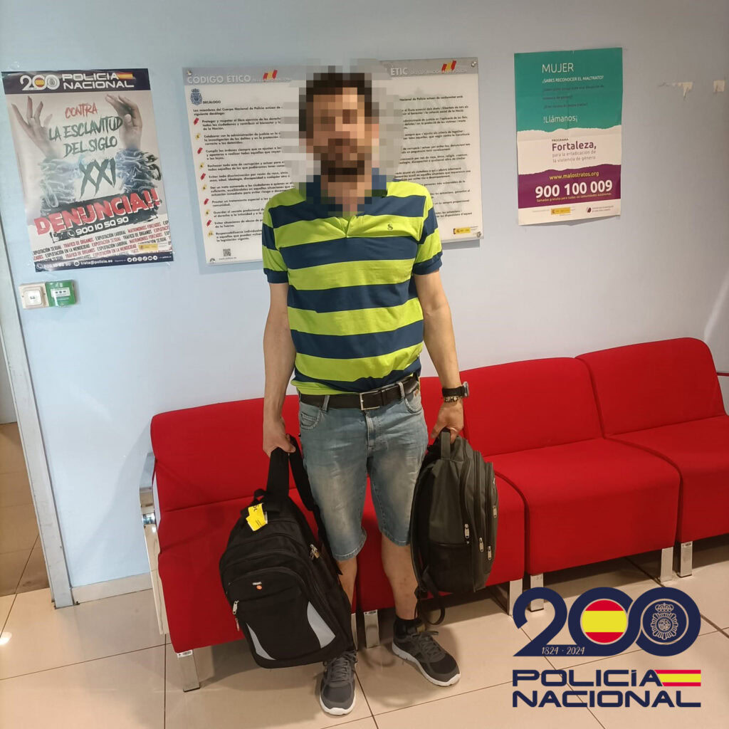 La Policía Nacional detiene a un pasajero de avión procedente de Italia que horas antes había cometido un doble asesinato