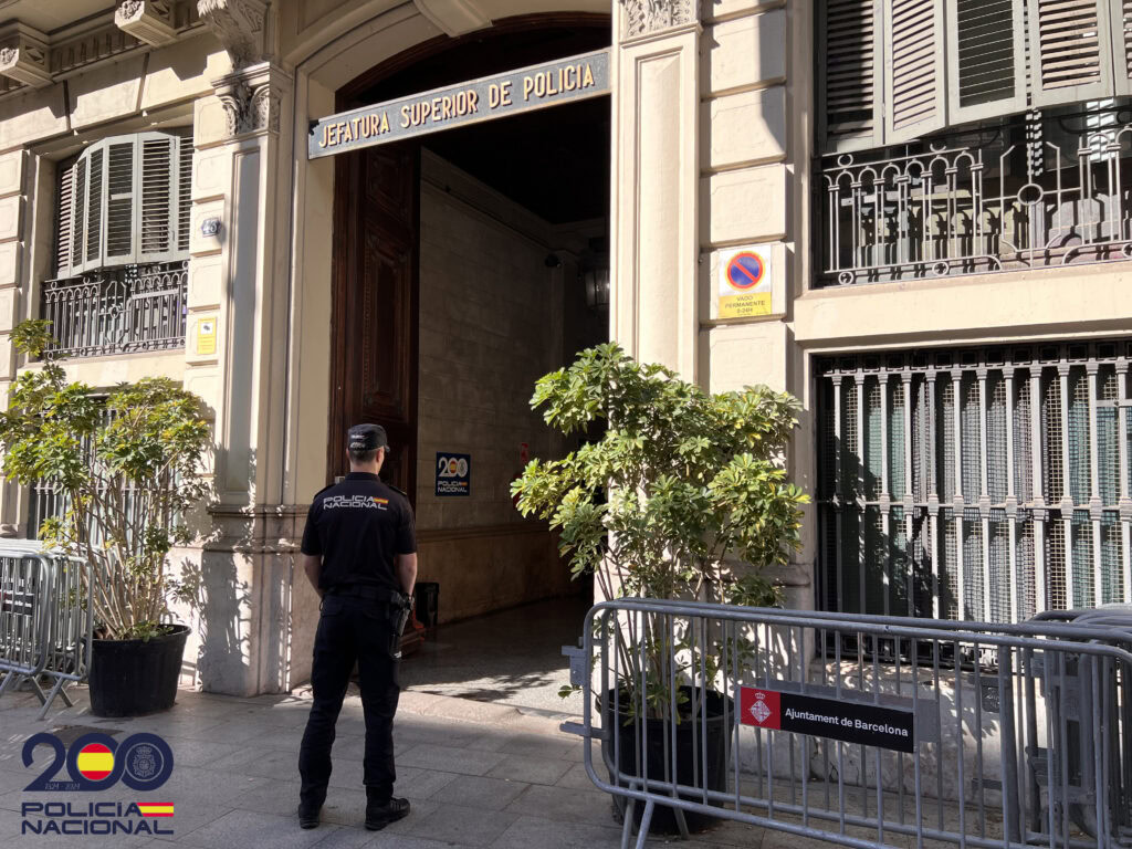 Un Policía Nacional fuera de servicio detiene a un ciudadano que acababa de perpetrar un robo en un establecimiento comercial