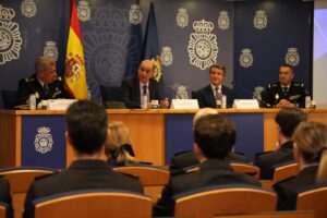 La Policía Nacional y Amifp presentan su calendario para 2026 cuyos beneficios se destinarán a personas con discapacidad