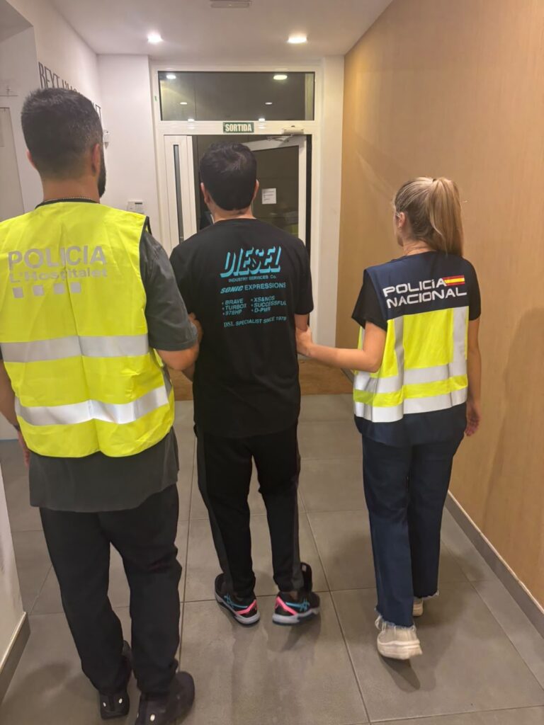 Policía Nacional desarticula un punto negro dedicado a la venta de sustancias estupefacientes en la localidad de Hospitalet de Llobregat